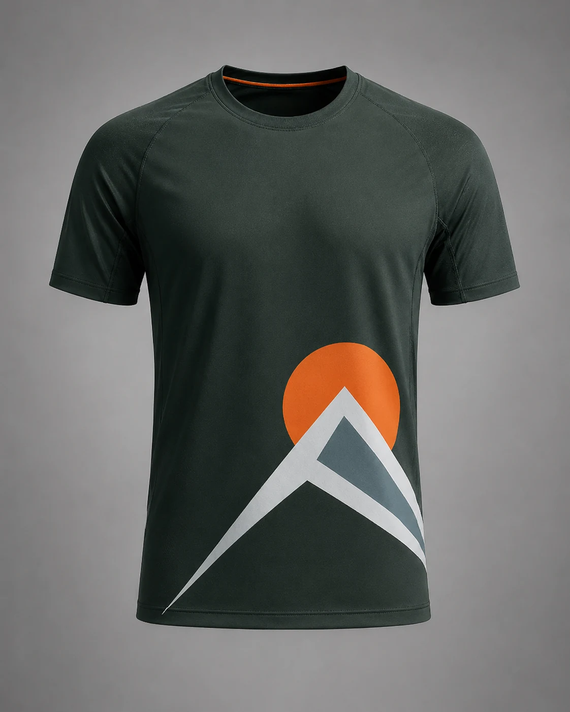 Dunkelgrünes Alpine Performance-Shirt mit großflächiger Berg- und Sonnengrafik